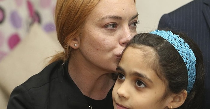 Lindsay Lohan Sultanbeyli'deki Suriyeli Sığınmacıları Ziyaret Etti