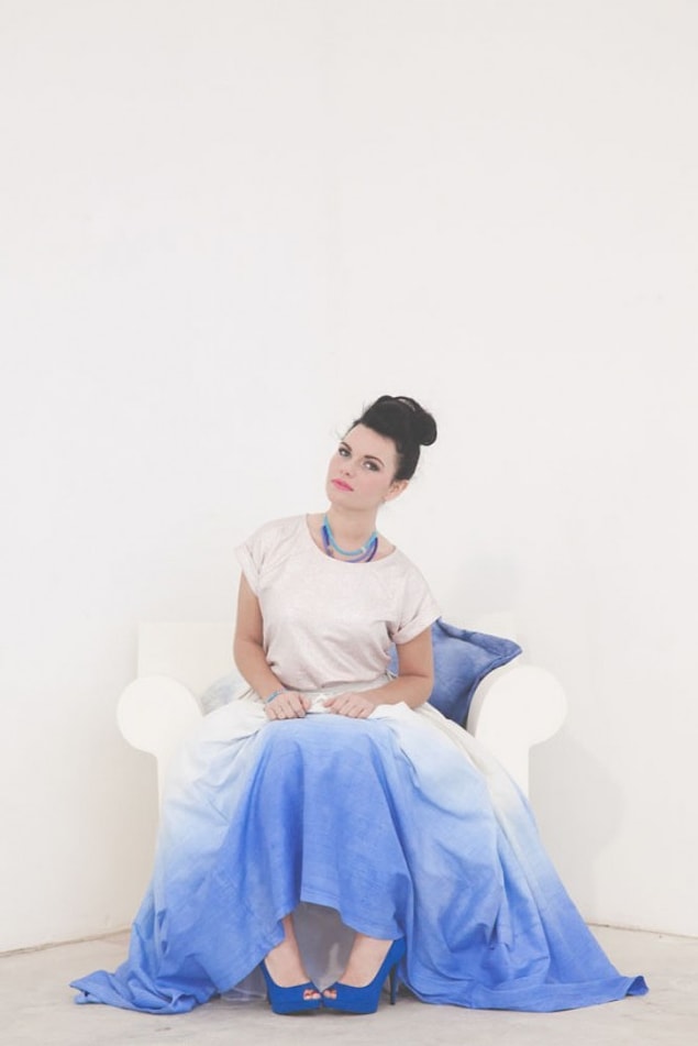 If it is too bold of an idea for a wedding dress, you can also enjoy this style with your casual white dresses or skirts. 😅
