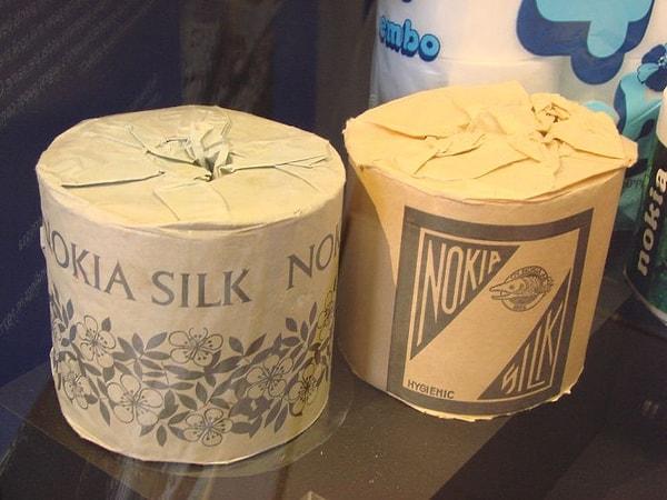 12. Geçtiğimiz senelerin en önemli telefon markalarından olan Nokia kağıt ve plastik bot satarak para kazandı.