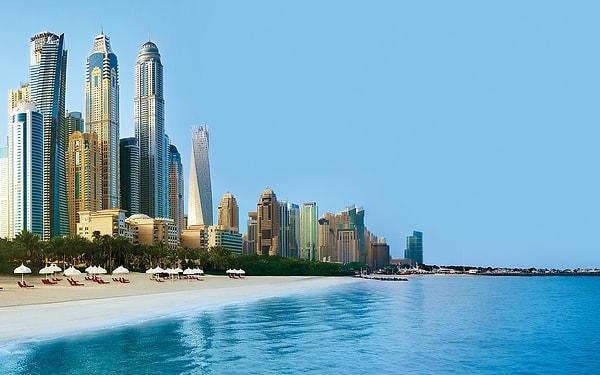 6. Fakat yaz aylarında sıcaktan dolayı plajda güneşlenmek, denize girmek ciddi anlamda cesaret istiyor. Dubai plajları için en güzel aylar kasım ve aralık...
