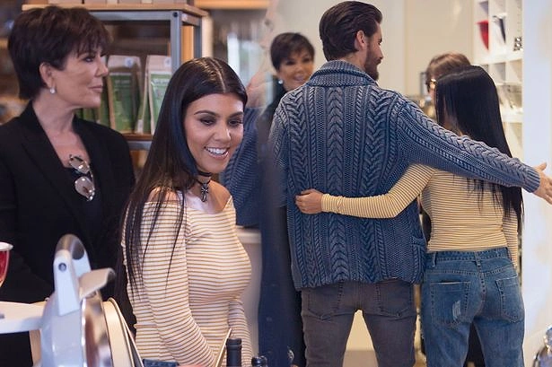 Реакция последовала самая разная. Ким и Хлои, например, несказанно обрадовались.