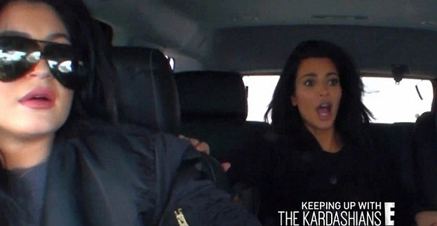 Кроме того, несколько камер есть в машинах членов семейства. Именно благодаря ним мы смогли в 10-м сезоне наблюдать аварию с Ким, Хлои и Кайли в главных ролях.