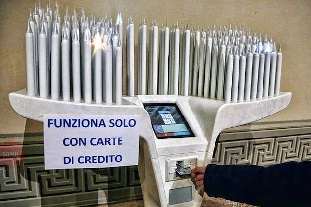 В Ватикане можно зажечь свечку с помощью кредитки. Аминь