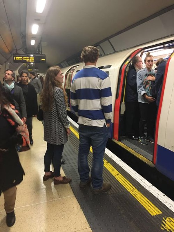 "Да такое сплошь и рядом!", - скажете вы. Но это пальто явно бьет рекорды и уверенно опережает "соперников".