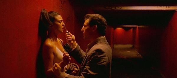22. Cannes Film Festivali tarihinde yarısında terk edilen ilk ve şimdilik tek film Gaspar Noe'nun yönettiği "Dönüş Yok / Irreversible" filmidir. (2002)