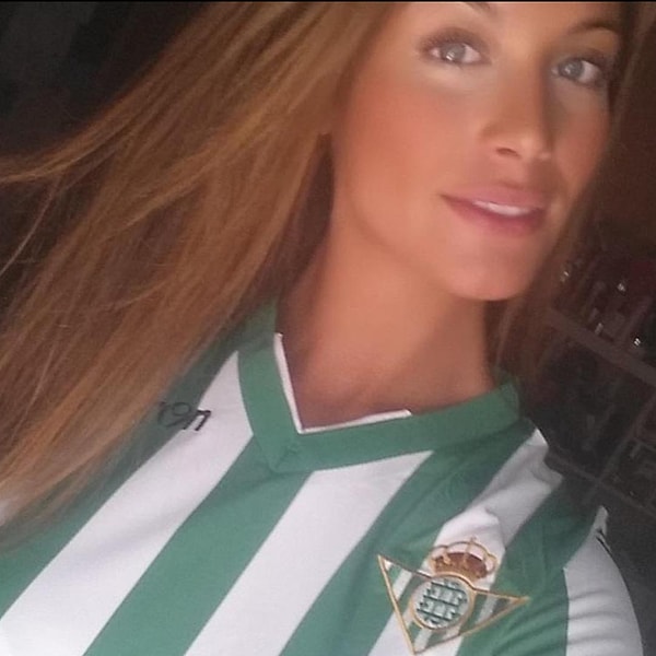 И, ко всему прочему, неравнодушна к спортсменам.