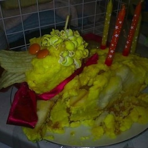 This duck seems like it has gone apeshit. 😅