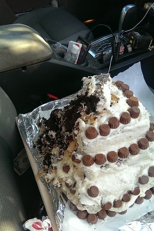 This wedding cake went off target.