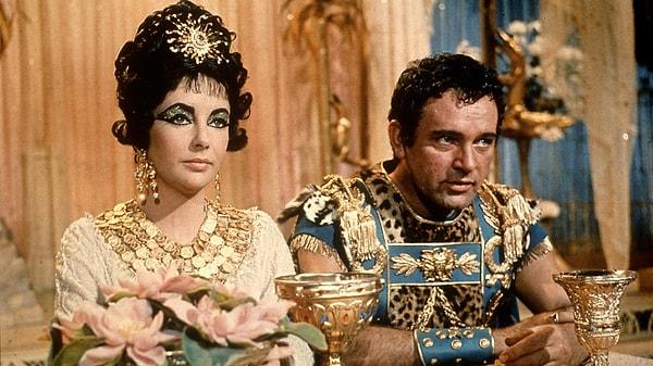 Dünya Elizabeth Taylor ve Richard Burton ikilisini ilk olarak beyaz perdede gördü. Bu ikili Kleopatra filminin setinde, 1963 yılında tanıştı ve ateş bacayı sardı.