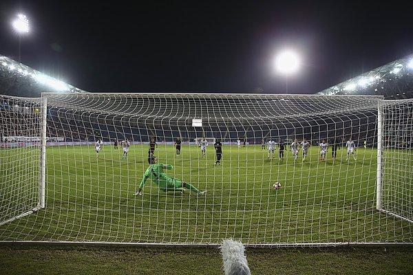 Osmanlıspor, ilk yarıyı Badou Ndiaye'nin 9. dakikada penaltıdan attığı golle 1-0 önde tamamladı.