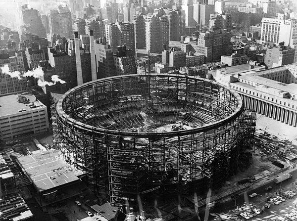 24. 1966'da yapım aşamasında olan Madison Square Garden, New York.