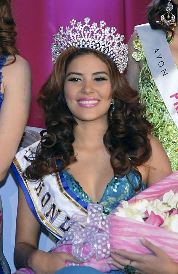 19-летняя "Мисс Гондурас 2014" отмечала день рождения бойфренда своей сестры Софии, после которого ни одна из них не вернулась домой.