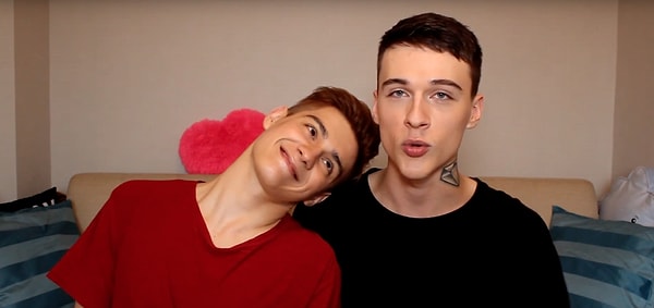 3. Каким образом? Да просто он признался в своей нетрадиционной сексуальной ориентации.