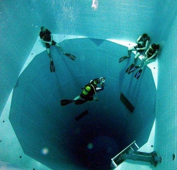 8. 34,5 metre derinliğe ve 2,5 milyon litre su kapasitesine sahip dünyanın en derin havuzu