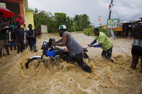 11. Matthew Kasırgası, Karayipleri etkileyen son 10 yılın en kuvvetli kasırgası.
