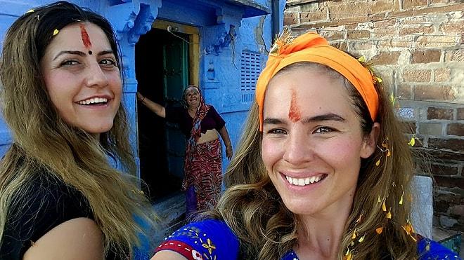 Kız Kıza Hindistan'a Tatile Giden İki Arkadaşın Eğlenceli ve Samimi Hikayesi