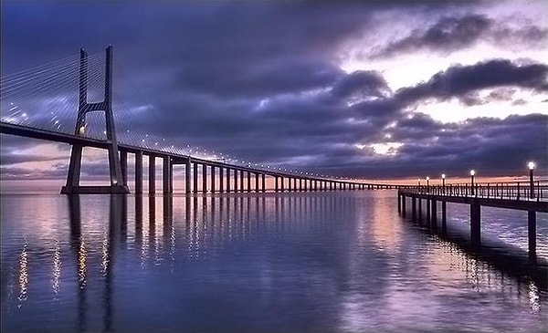 17. Самым длинным в Европе является мост Васко да Гама в Португалии.