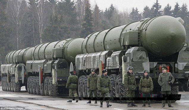 13. Rusya'nın 8400'den fazla nükleer silahı var, herhangi bir ülkedekinden daha fazla.