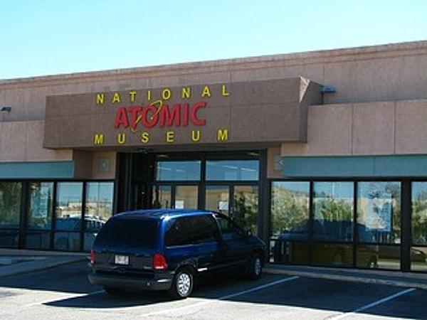 17. İlk atom bombasının patlatıldığı yer olan New Mexico'da atom bombası müzesi bulunmaktadır. Müze yılda sadece 12 saat açıktır.