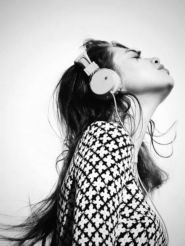11. İlham almak ve harekete geçmek için yapmanız gereken şeylerden birisi de müzik dinlemek!