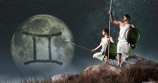 3. Близнецы – показывает друзьям твои интимные фото