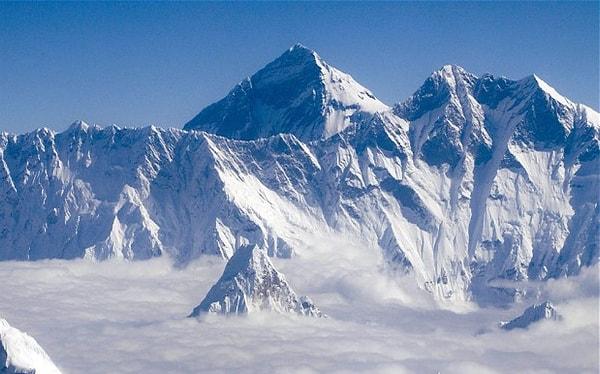 30. Suyun Everest Dağı'nın zirvesindeki kaynama noktası 71 santigrat derecedir.