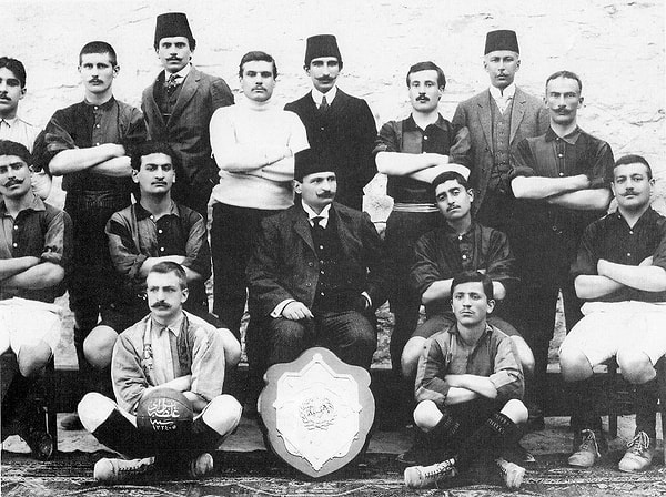 1908-09 İstanbul Futbol Ligi Şampiyonu Galatasaray ve Şampiyonluk Şilti