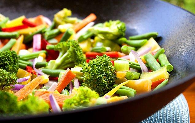 4. Sebzeler, besin değerlerini kaybetmeden hızlıca pişsin.