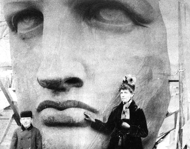 18. Heykeli tasarlayan Frederic Auguste Bartholdi'nin heykelin yüzünü yaparken annesinden esinlendiği iddia edilmektedir.