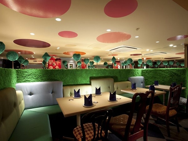 8. Ресторан “Алиса в Стране чудес”, Токио, Япония