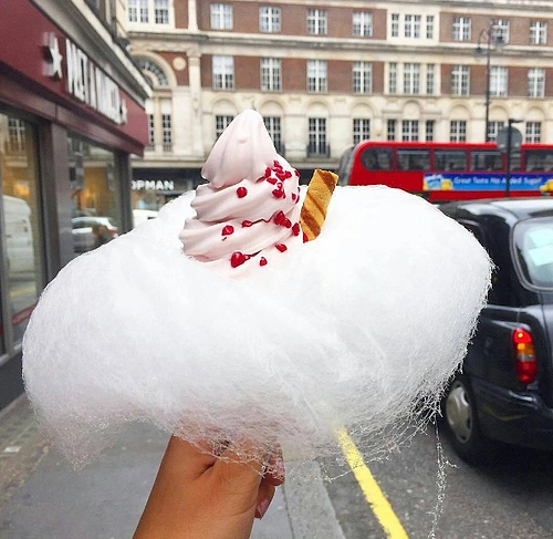 You can garnish your sweet cloud ice cream however you want.