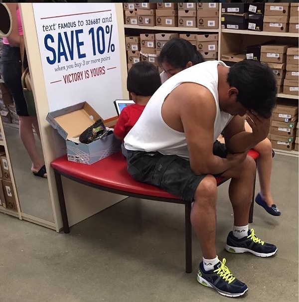 3. А этот мужчина, кажется, просто смирился со своей участью