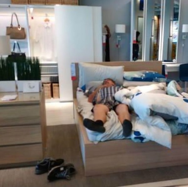 5. Идеально! В каждый магазин давно пора поставить парочку кроватей