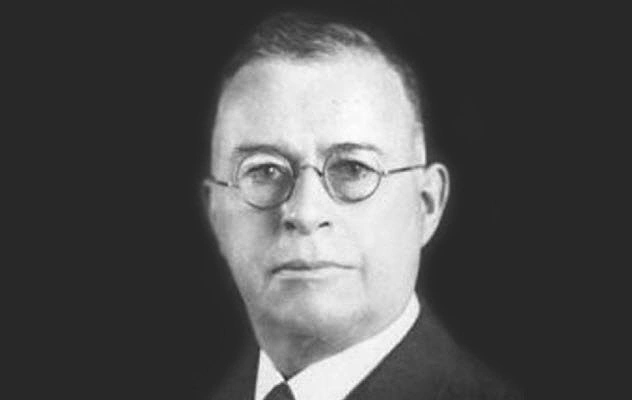 Бишоп Диккинсон случайно упал в шюпку