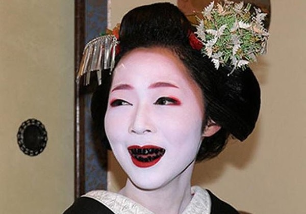 5. Черные зубы