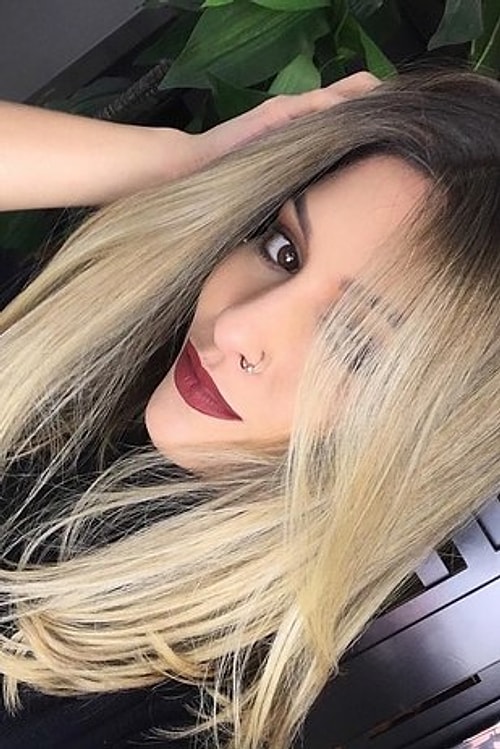 Missing half her face! 😮😮