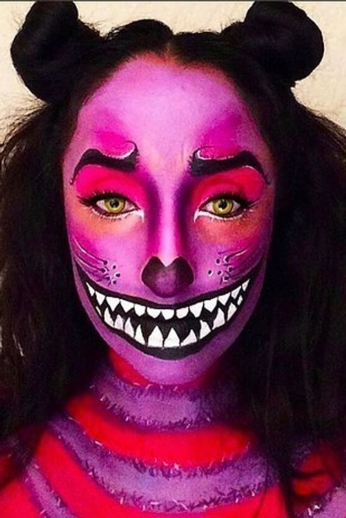 A devilish-looking Cheshire cat. 😈😈