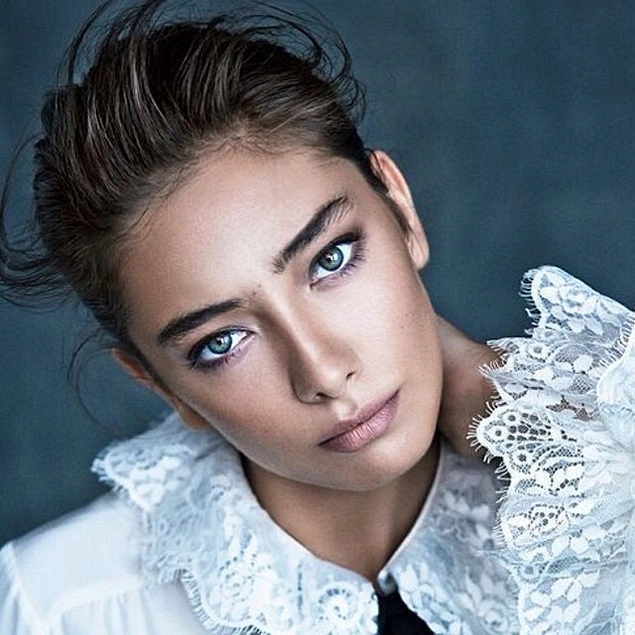 Use a foundation that covers your skin well while providing a healthy glow.