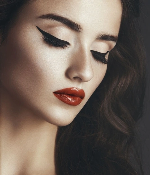 Don't underestimate the power of contouring and highlighters!