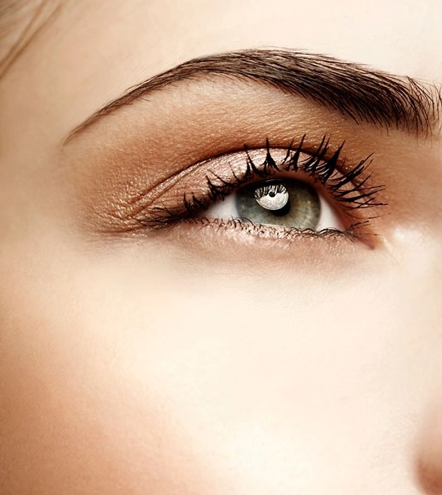 Fill your brows with the help of a brow shadow or pencil.