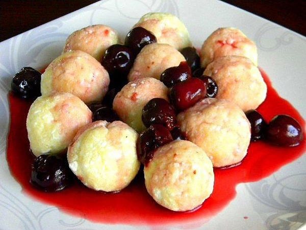 6. Творожные клецки с вишней