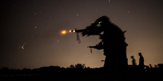 Gece Baskınında Komutanı Korkup Saklanırken Aslan Kesilen Bir Askerin Etkileyici Hikayesi