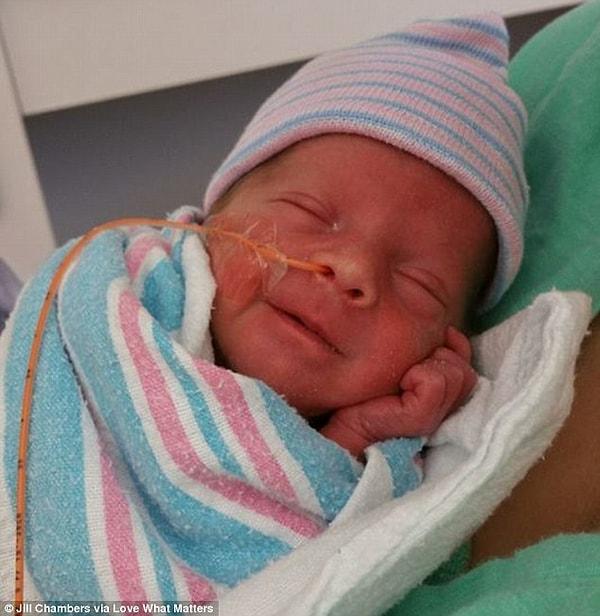 Jill Chambers Goodwin adlı bir diğer anne de yeni doğmuş bebeğinin fotoğrafını paylaştı.