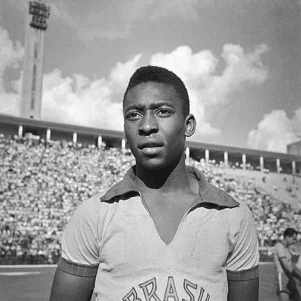 Gerçek adı Edison Arantes do Nascimento olan futbolcu 23 Ekim 1940 tarihinde doğdu.