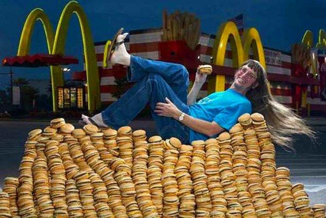 10. Dünyada, 1972 yılından beridir HER gün en az 1 adet Big  Mac yiyerek beslenen bir insan yaşamakta.