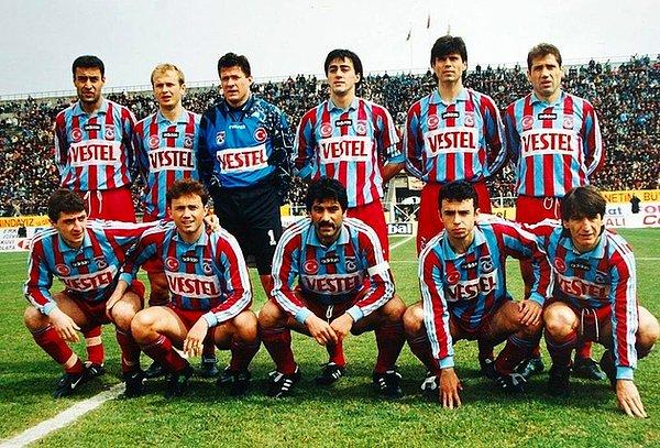 4. 1998 yılında Trabzonspor'dan Galatasaray'a transfer olan futbolcu kimdir?