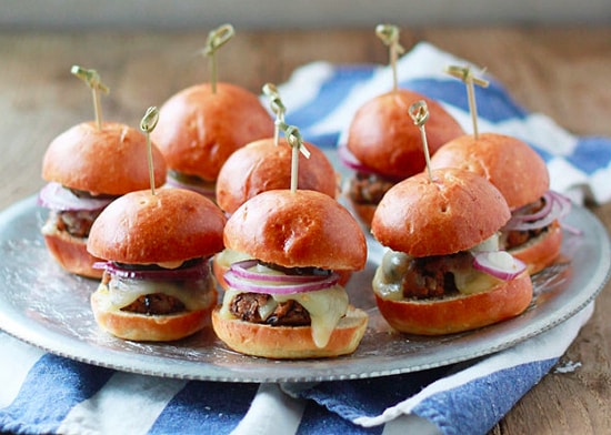 Televizyon Keyfinize Keyif Katıp Karnınızı Doyuracak 11 Lokmalık Tarif