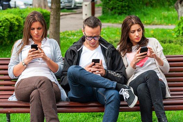 10. 18-24 yaş arası insanlar günde ortalama 128 mesaj gönderiyor.