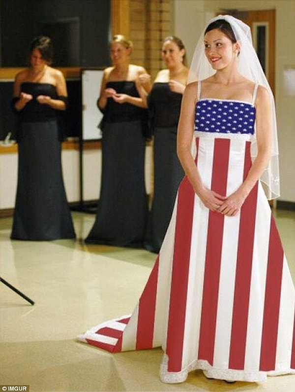 10. Ну не за президента же выходишь! Что это за наряд? 😁