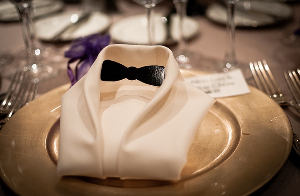 Üçgen Katlamaktan Gına Geldi! Tablo Yapıp Duvara Asacağınız 20 Peçete Katlama Sanatı